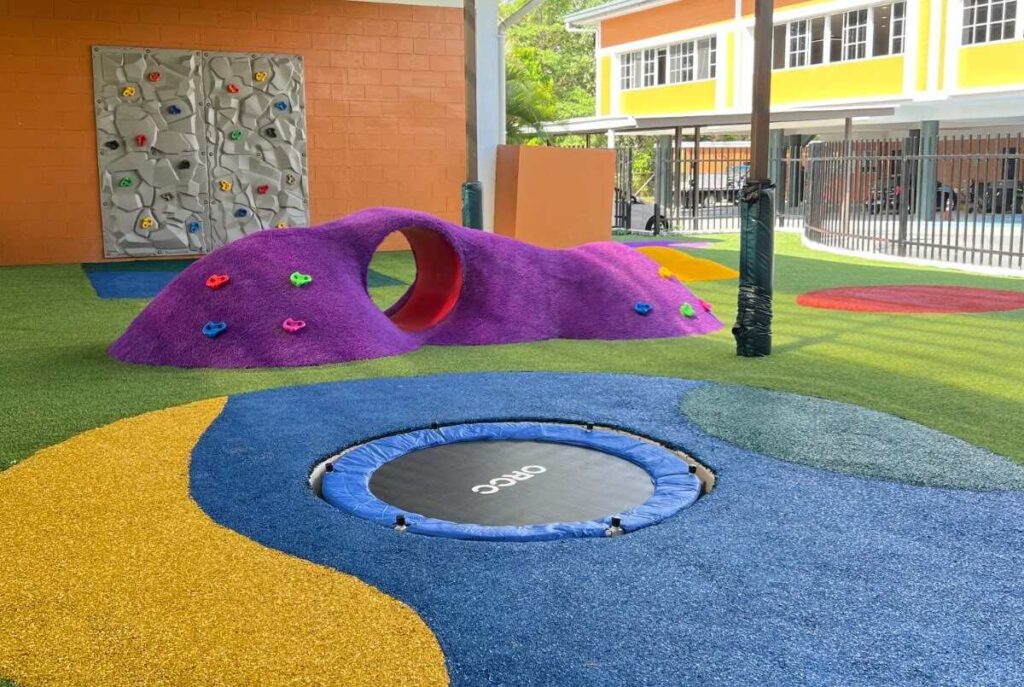 parques-infantiles-con-monticulos