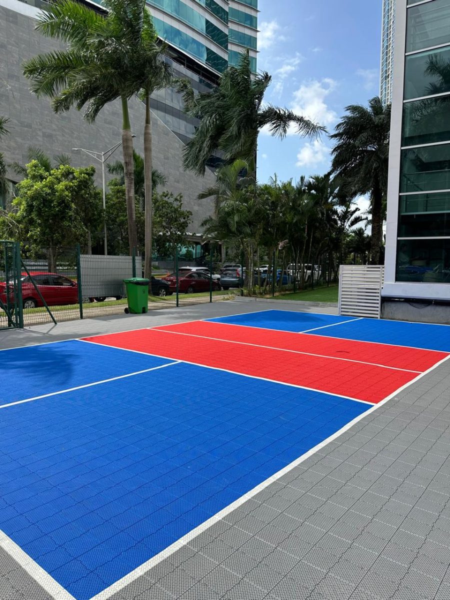 Piso interlock en Boston School, Panamá