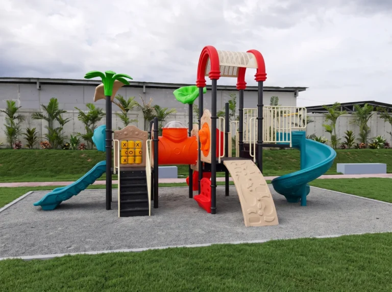 Parque infantil en área común de PH residencial, Miracle Play