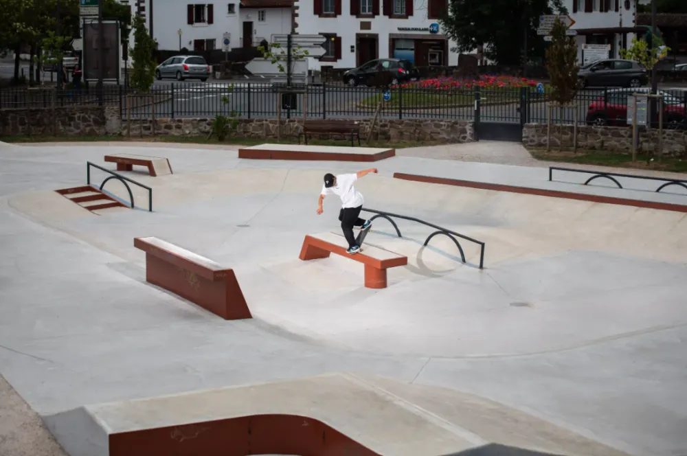 Skatepark de hormigón, street y bowl - Miracle Play e iO Skateparks